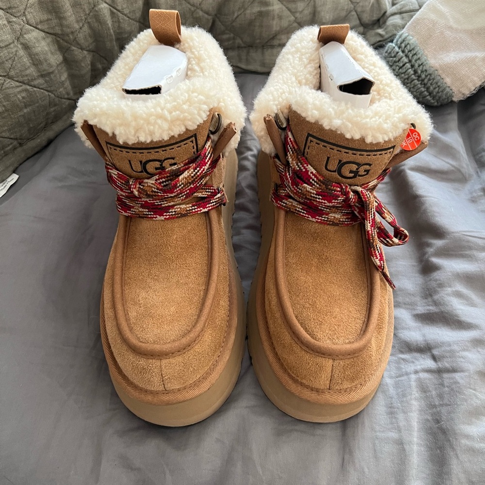 NWT UGG Chestnut Cabin Cuff Boots